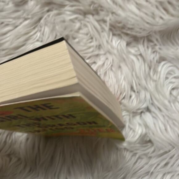 THE GIRL‎ WITH THE DRAGON TATTOO BY STIEG LARSSON - Picture 4 of 5